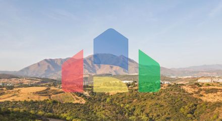 Фантастический двухквартирный дом с частным садом и невероятным панорамным видом на море!