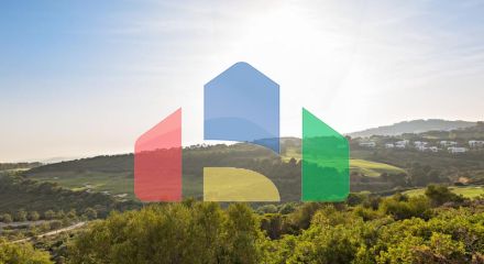 Фантастический двухквартирный дом с частным садом и невероятным панорамным видом на море!