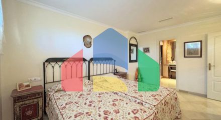 Spectacular duplex with panoramic sea views, a true oasis in Casares Costa,