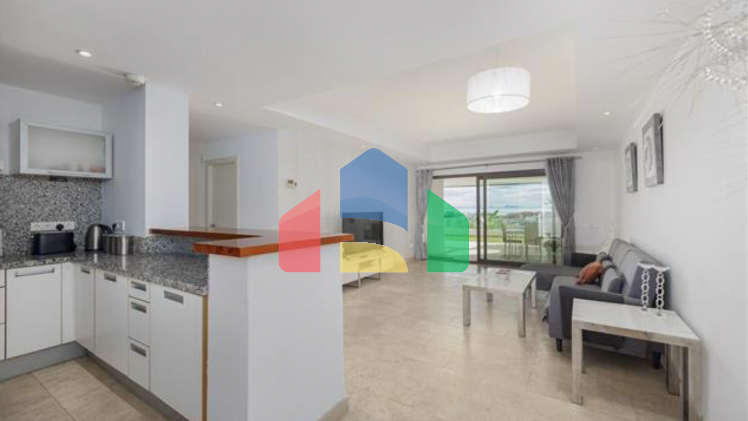 Потрясающая квартира с панорамным видом на море Потрясающая квартира с панорамным видом на море