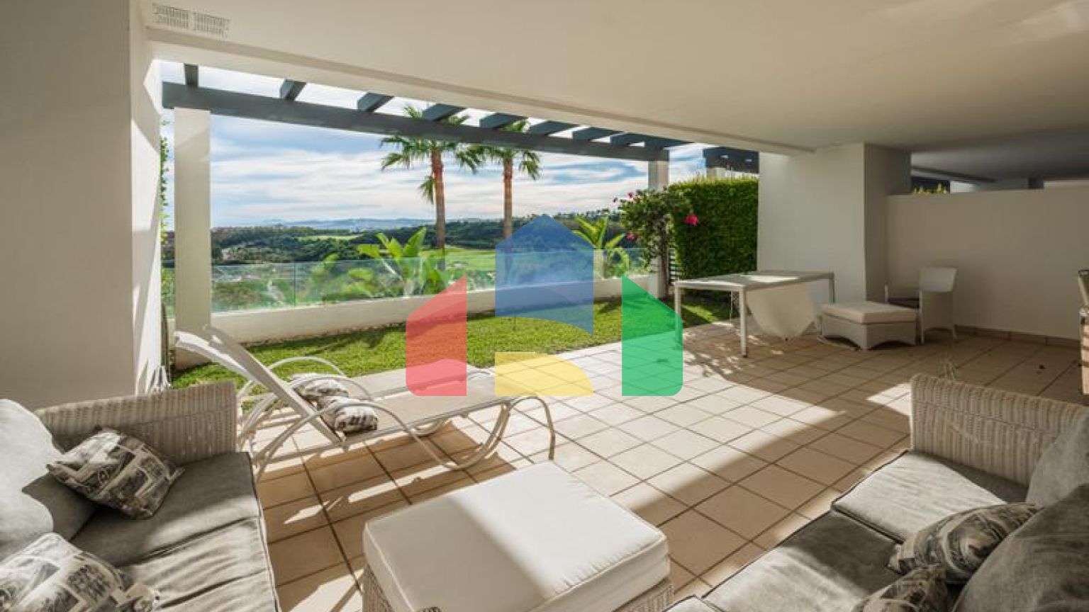 Потрясающая квартира с панорамным видом на море Потрясающая квартира с панорамным видом на море