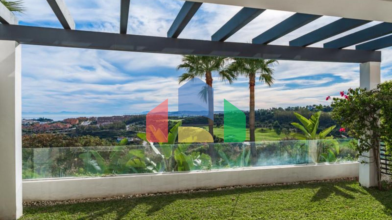 Потрясающая квартира с панорамным видом на море Потрясающая квартира с панорамным видом на море