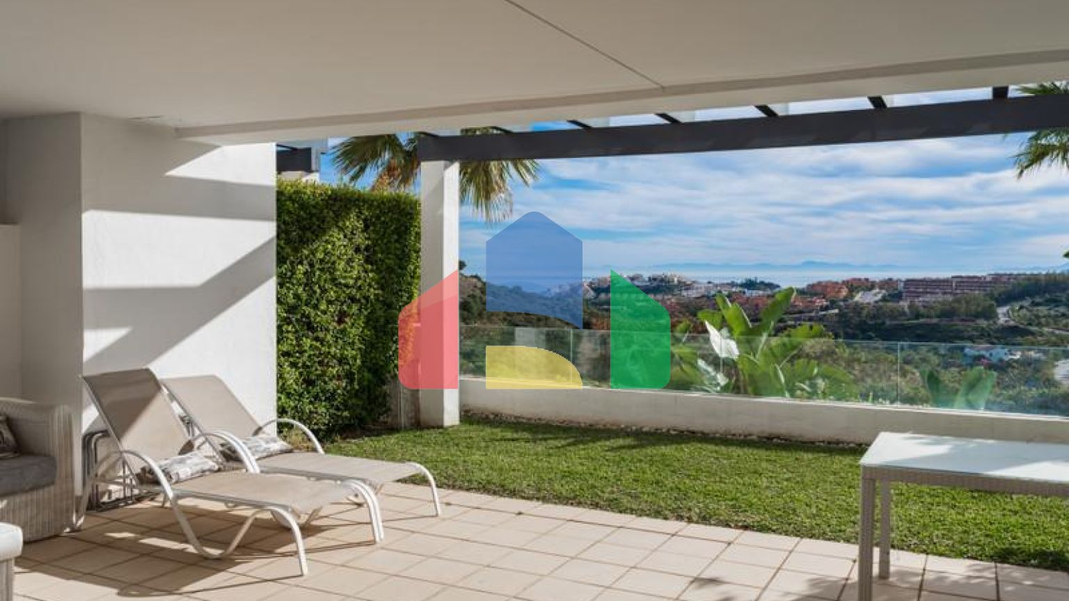 Потрясающая квартира с панорамным видом на море