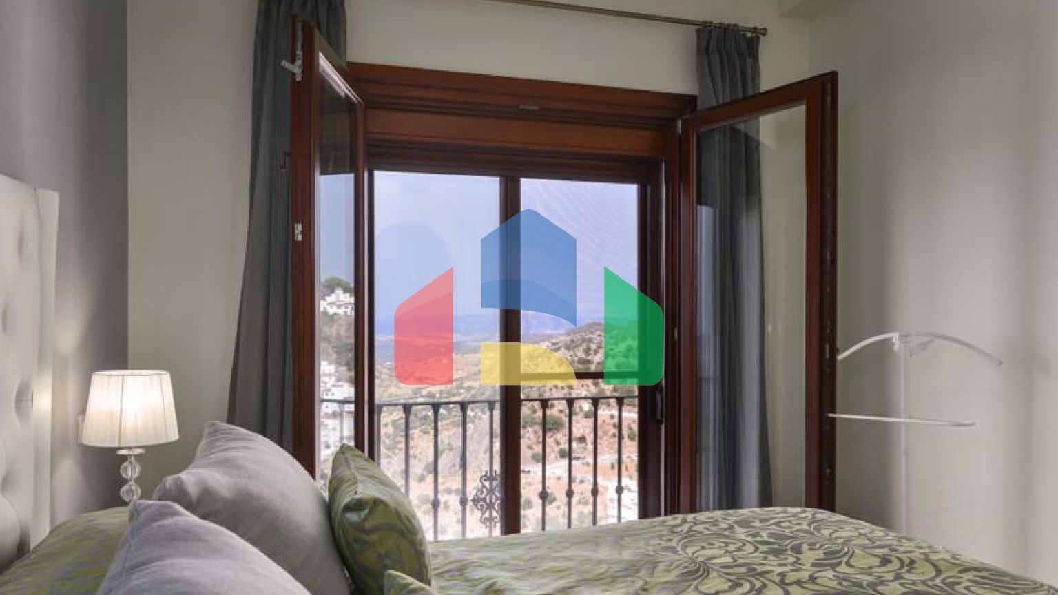 Очаровательный Таунхаус с Великолепными Видами в Касаресе