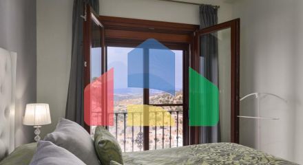 Очаровательный Таунхаус с Великолепными Видами в Касаресе Очаровательный Таунхаус с Великолепными Видами в Касаресе