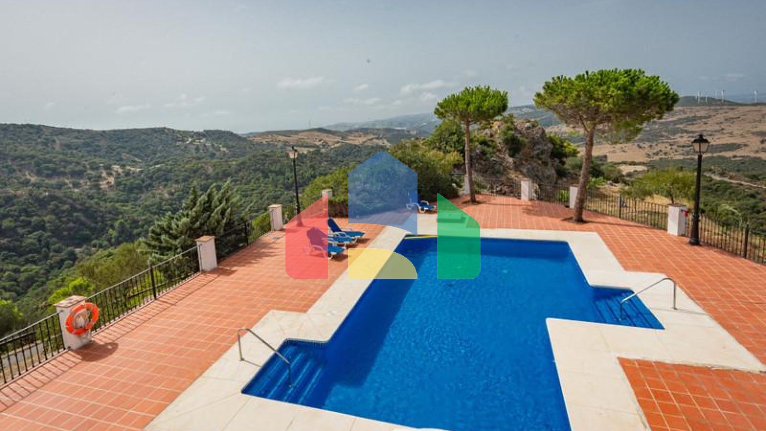 Очаровательный Таунхаус с Великолепными Видами в Касаресе