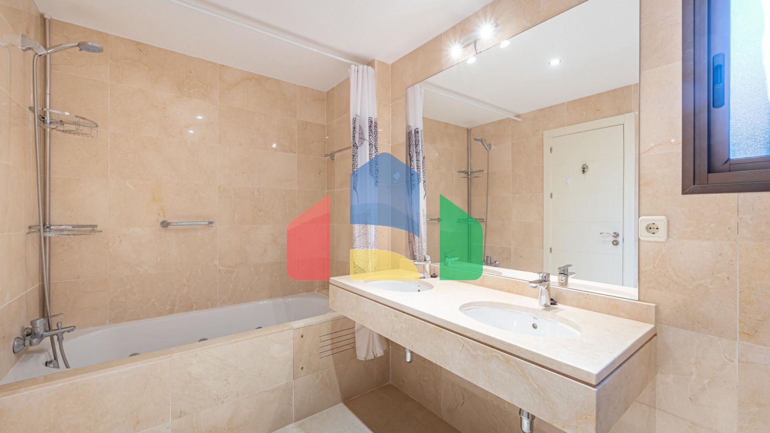 Фантастическая квартира в Касаресе, 2 спальни, 2 ванные комнаты