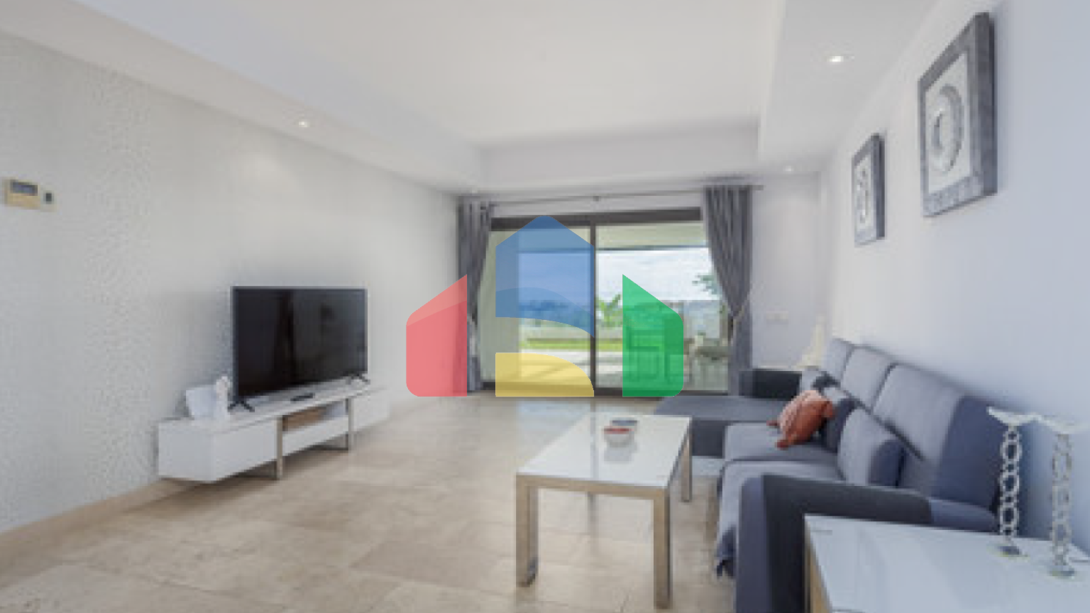 ПОТРЯСАЮЩАЯ ДВУХКОМНАТНАЯ КВАРТИРА НА ПЕРВОМ ЭТАЖЕ С ПАНОРАМНЫМ ВИДОМ