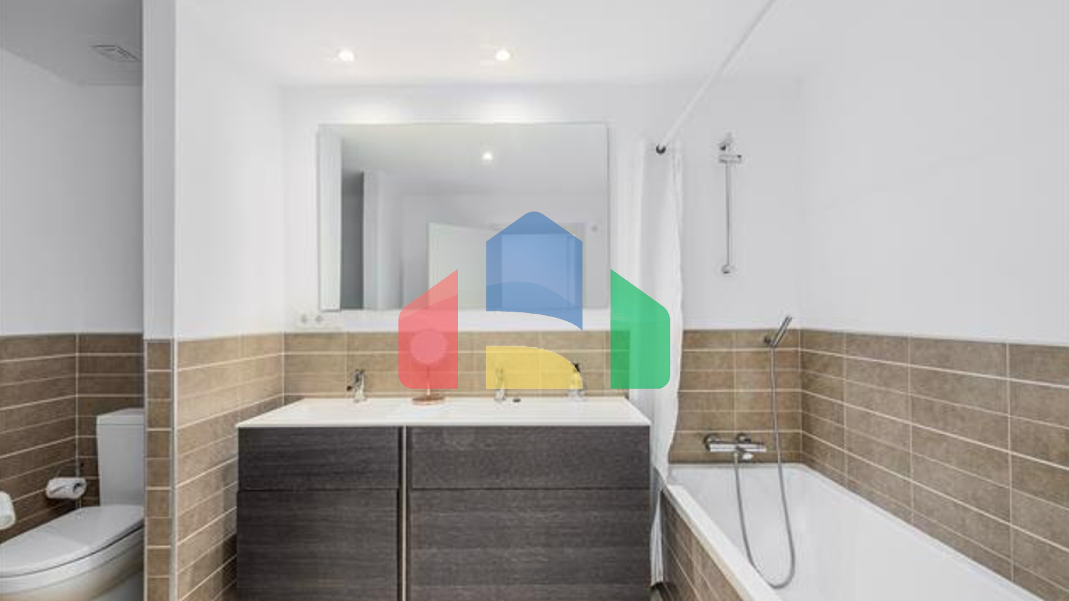 ПОТРЯСАЮЩАЯ ДВУХКОМНАТНАЯ КВАРТИРА НА ПЕРВОМ ЭТАЖЕ С ПАНОРАМНЫМ ВИДОМ