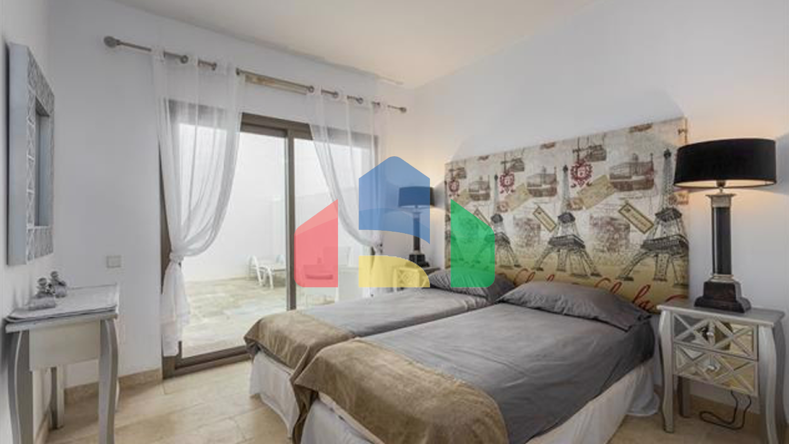 ПОТРЯСАЮЩАЯ ДВУХКОМНАТНАЯ КВАРТИРА НА ПЕРВОМ ЭТАЖЕ С ПАНОРАМНЫМ ВИДОМ