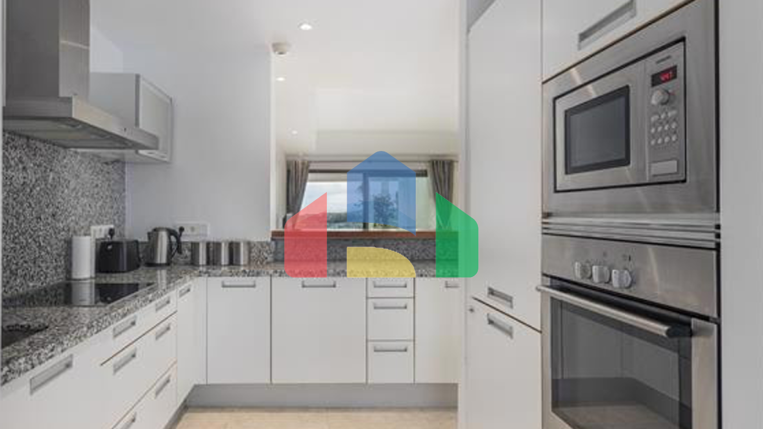 ПОТРЯСАЮЩАЯ ДВУХКОМНАТНАЯ КВАРТИРА НА ПЕРВОМ ЭТАЖЕ С ПАНОРАМНЫМ ВИДОМ