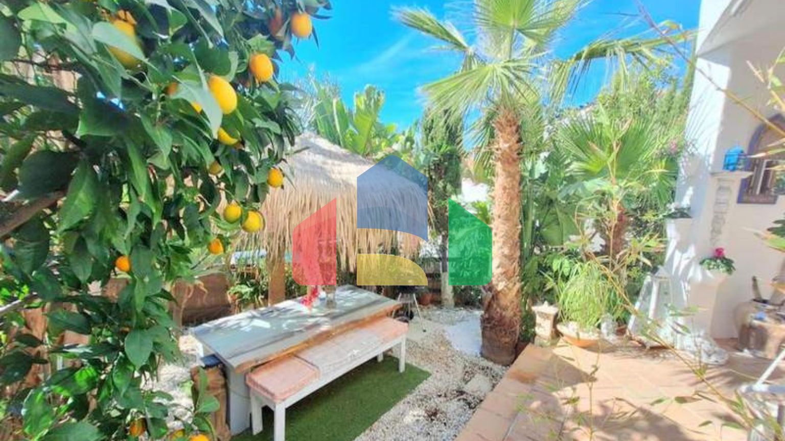 Просторная квартира на первом этаже с садом и южной ориентацией в Касаресе