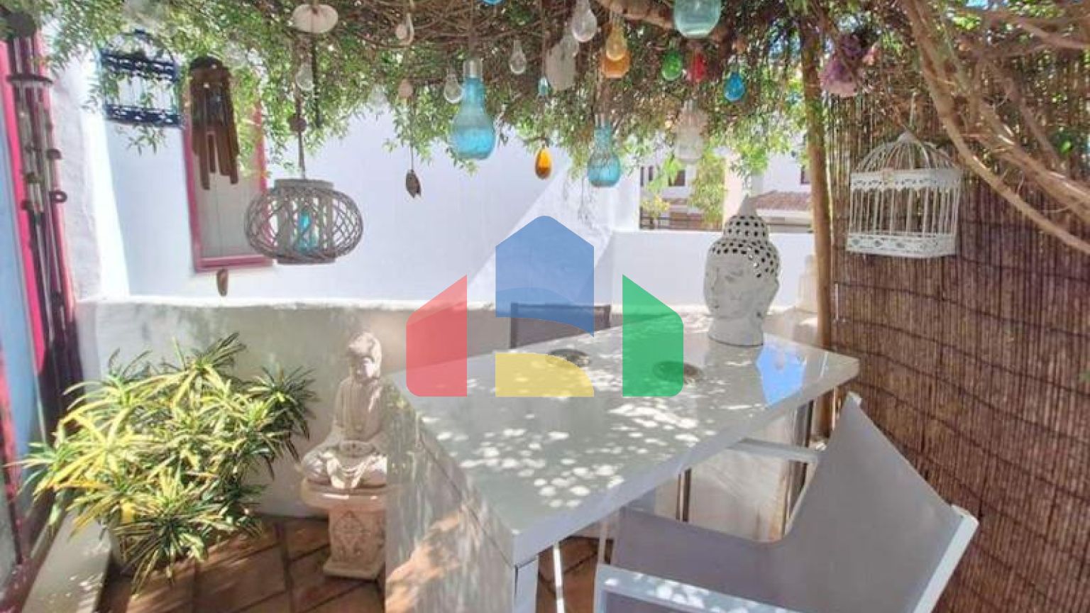 Просторная квартира на первом этаже с садом и южной ориентацией в Касаресе