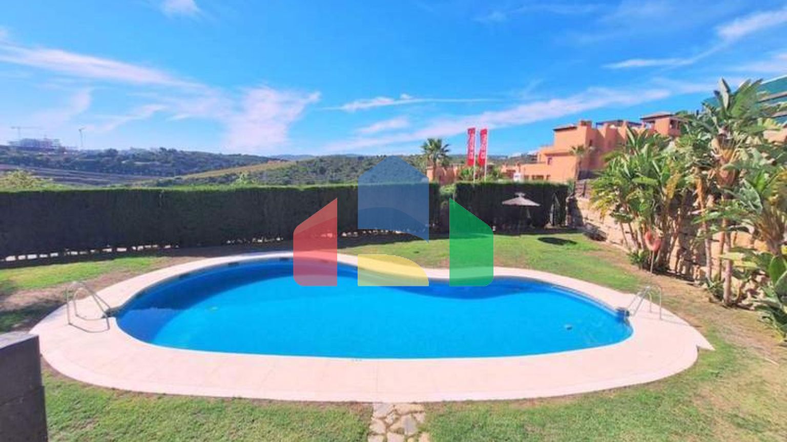 Просторная квартира на первом этаже с садом и южной ориентацией в Касаресе