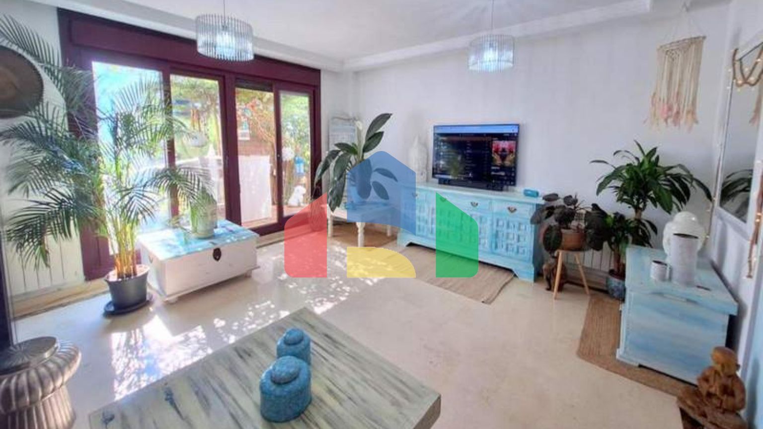 Просторная квартира на первом этаже с садом и южной ориентацией в Касаресе