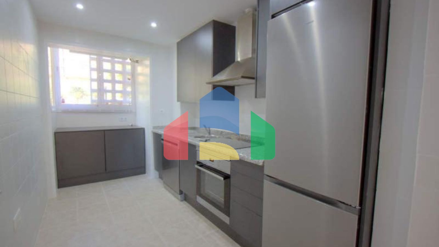 Просторная квартира на первом этаже с садом и южной ориентацией в Касаресе