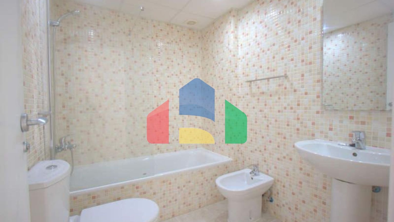 Просторная квартира на первом этаже с садом и южной ориентацией в Касаресе