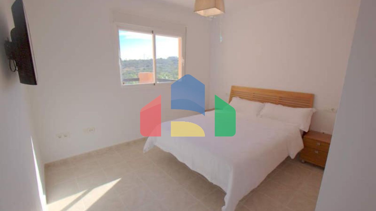 Просторная квартира на первом этаже с садом и южной ориентацией в Касаресе