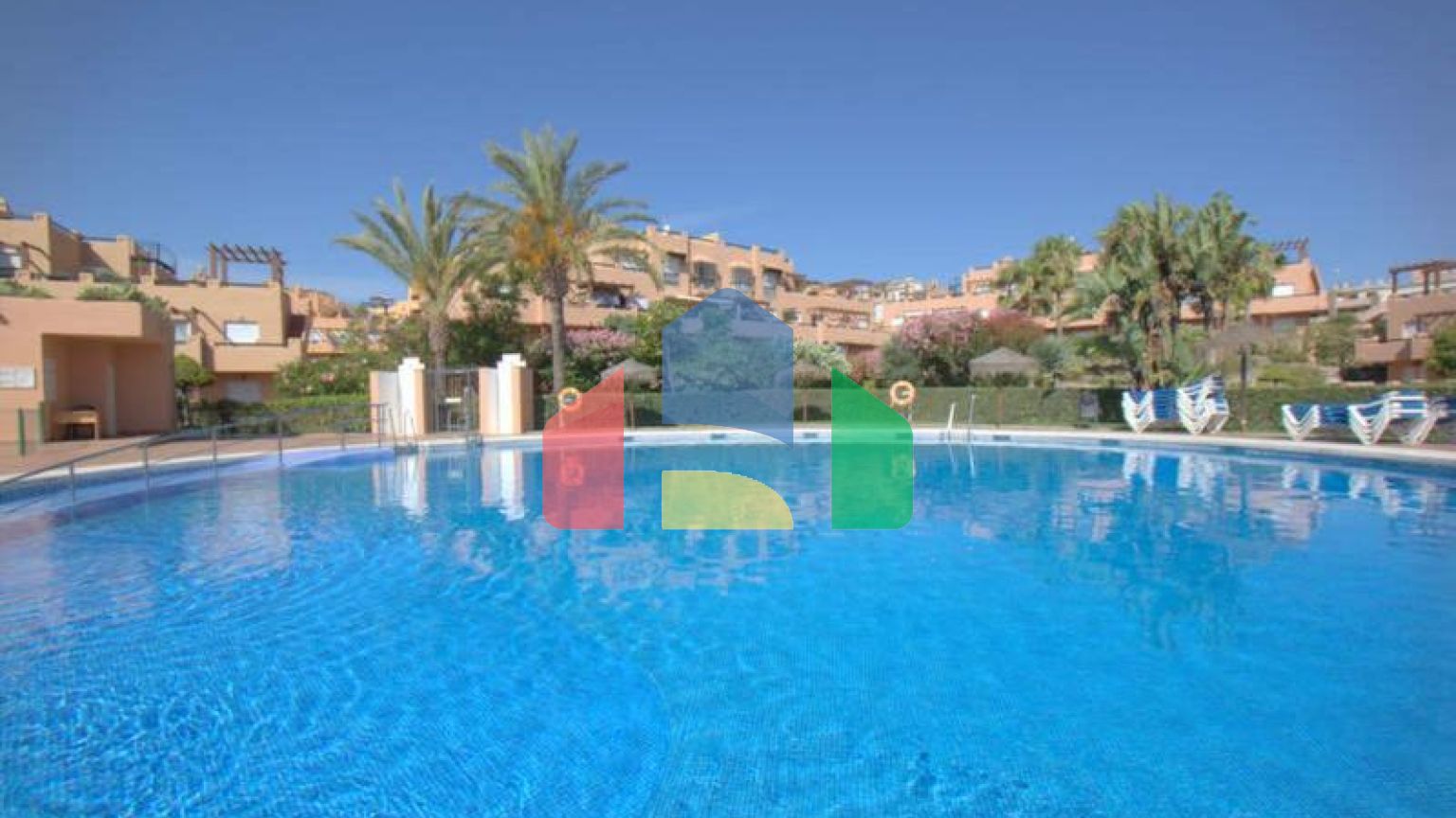 Просторная квартира на первом этаже с садом и южной ориентацией в Касаресе