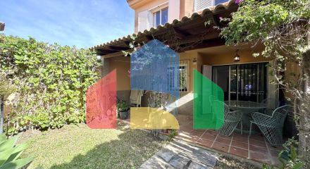 Таунхаус рядом с пляжем Марина в Касаресе — отличная возможность, расположенная в Касарес-Коста