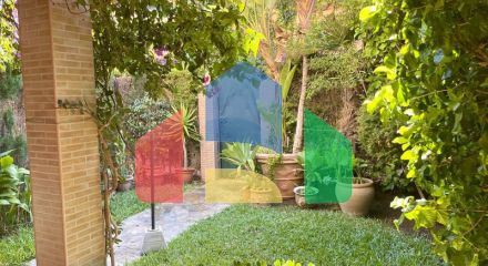 Таунхаус рядом с пляжем Марина в Касаресе — отличная возможность, расположенная в Касарес-Коста