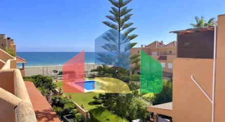 Таунхаус рядом с пляжем Марина в Касаресе — отличная возможность, расположенная в Касарес-Коста