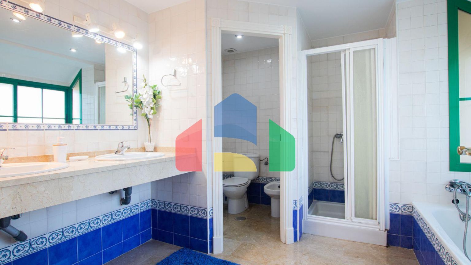 Дуплекс-пентхаус на первой линии пляжа с видом на море, 3 спальни, 3 ванные комнаты