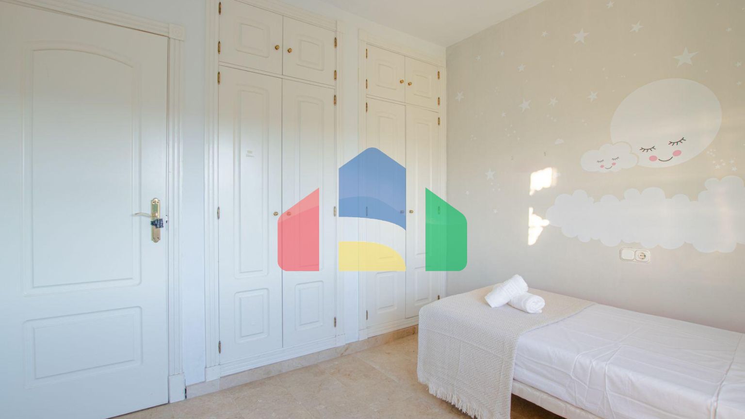 Дуплекс-пентхаус на первой линии пляжа с видом на море, 3 спальни, 3 ванные комнаты