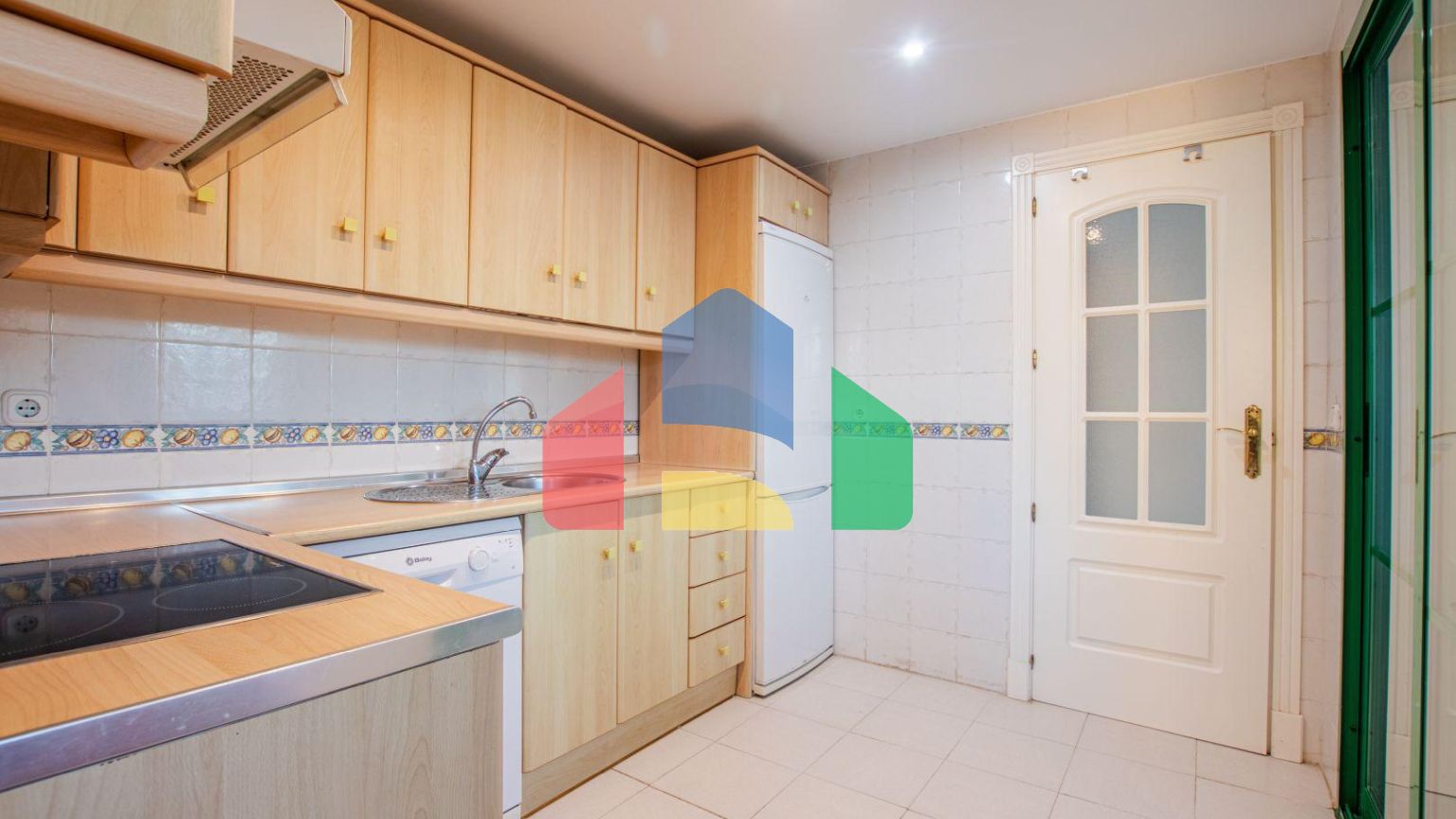 Дуплекс-пентхаус на первой линии пляжа с видом на море, 3 спальни, 3 ванные комнаты