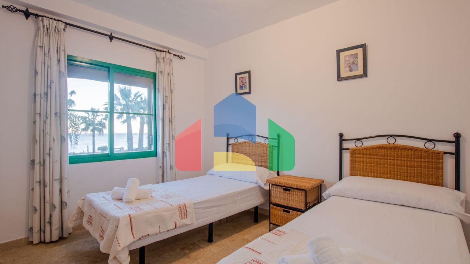 Дуплекс-пентхаус на первой линии пляжа с видом на море, 3 спальни, 3 ванные комнаты