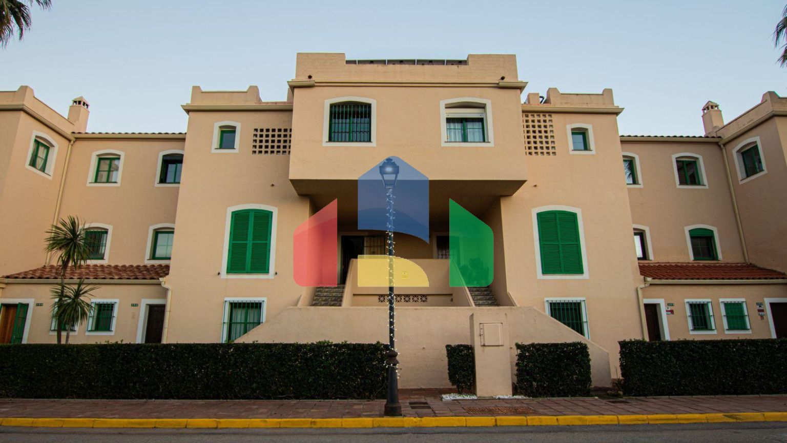 Дуплекс-пентхаус на первой линии пляжа с видом на море, 3 спальни, 3 ванные комнаты