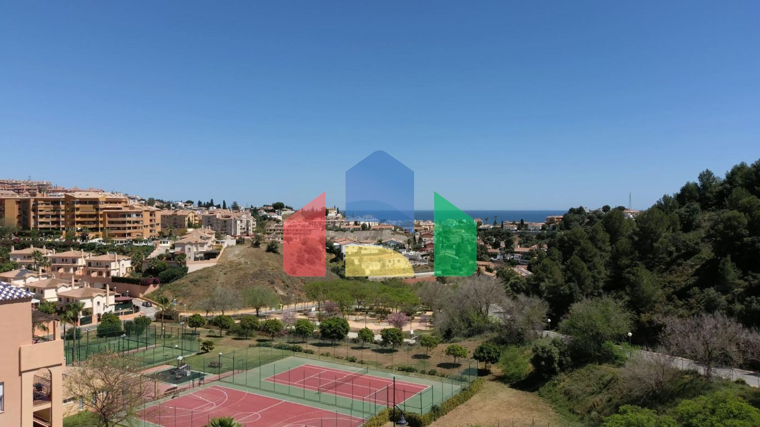 НОВЫЙ ЖИЛОЙ КОМПЛЕКС В ФУЭНХИРОЛЕ