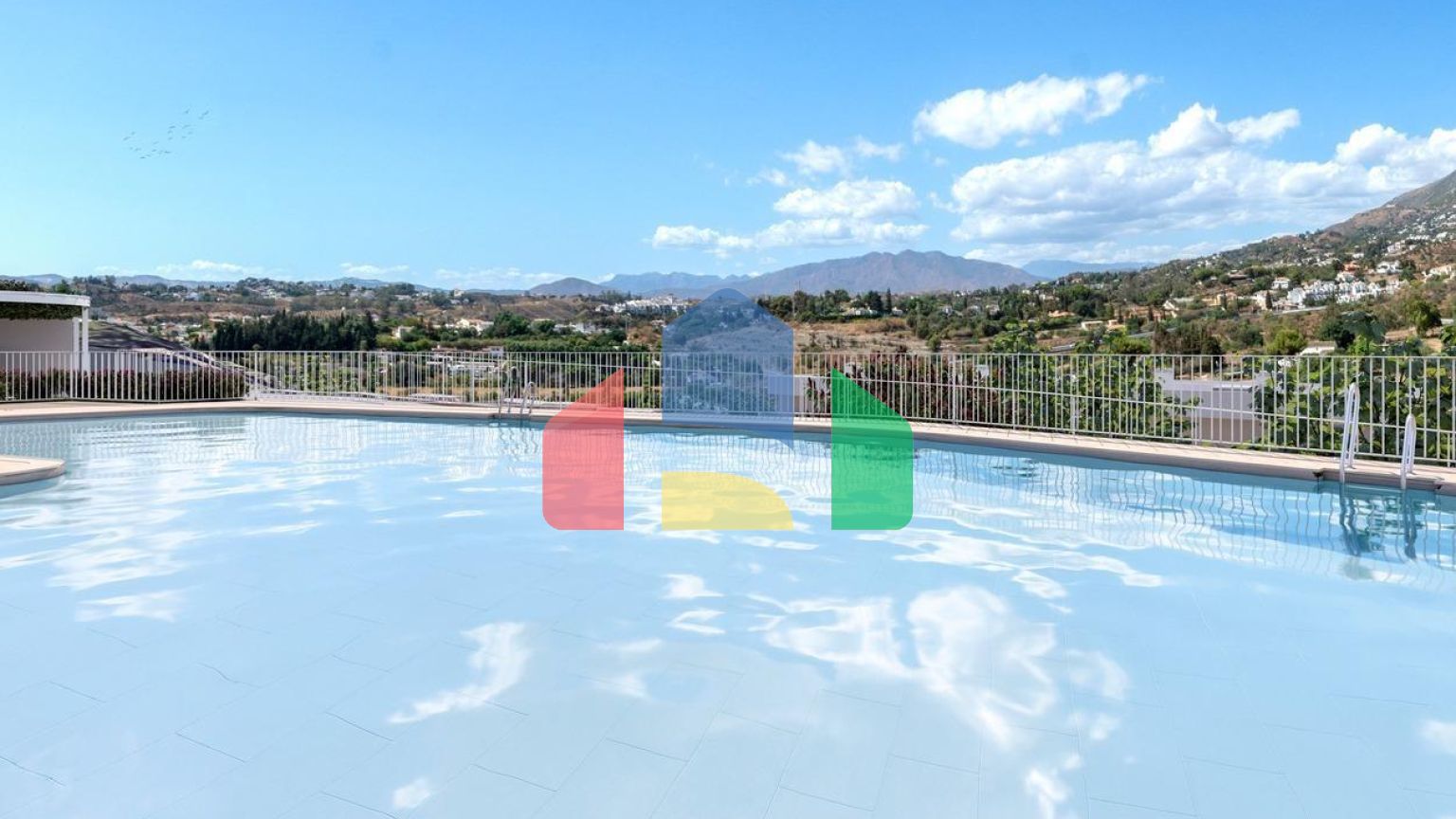 НОВЫЙ ЖИЛОЙ КОМПЛЕКС В ФУЭНХИРОЛЕ