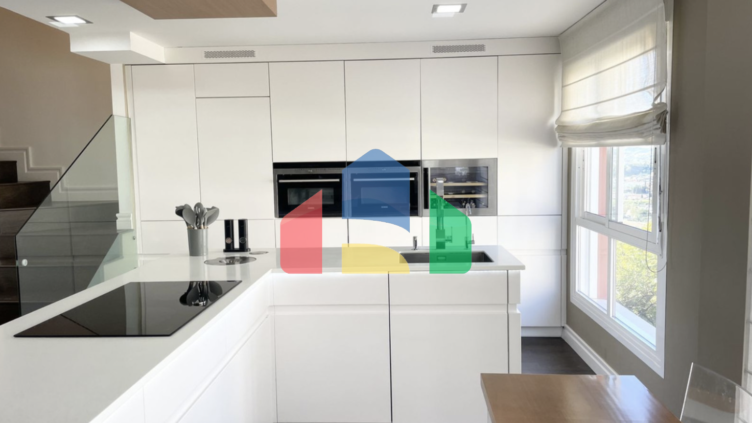 Светлый двухуровневый пентхаус с 2 спальнями и панорамным видом в Лос-Пакос, Фуэнхирола