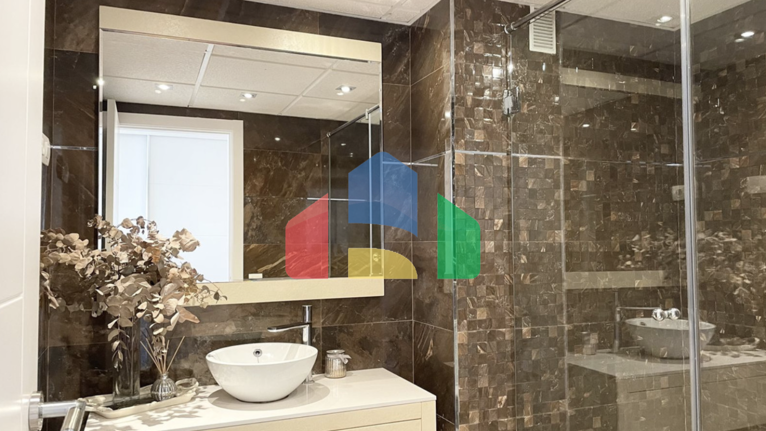 Светлый двухуровневый пентхаус с 2 спальнями и панорамным видом в Лос-Пакос, Фуэнхирола