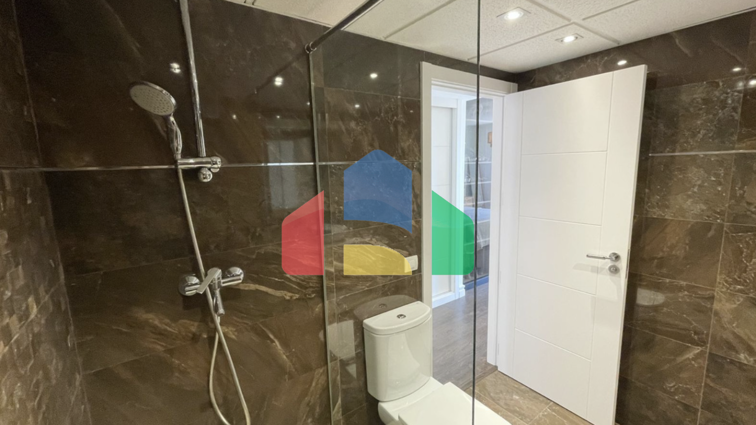 Светлый двухуровневый пентхаус с 2 спальнями и панорамным видом в Лос-Пакос, Фуэнхирола