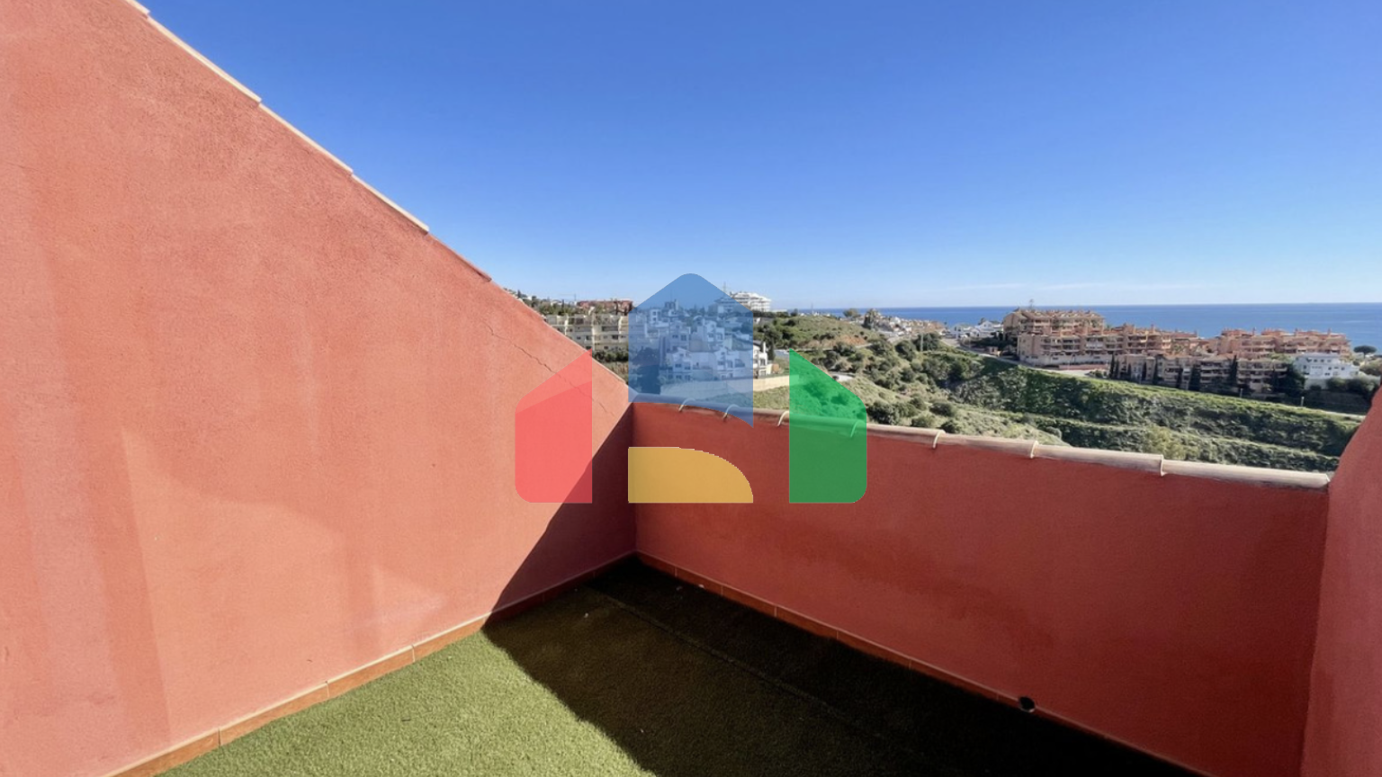 Светлый двухуровневый пентхаус с 2 спальнями и панорамным видом в Лос-Пакос, Фуэнхирола