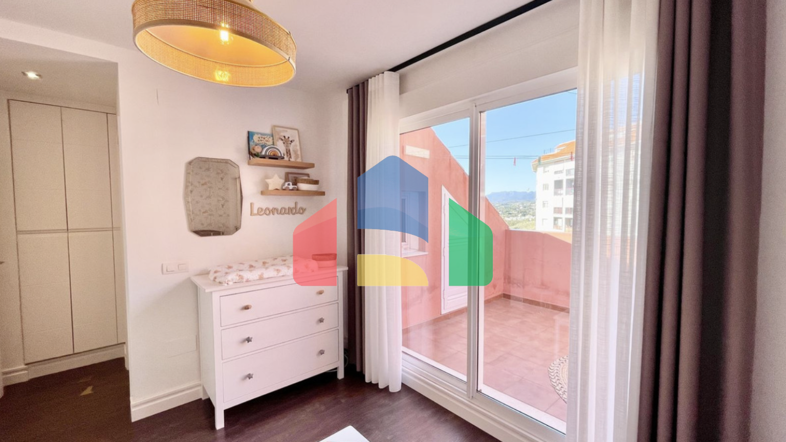 Светлый двухуровневый пентхаус с 2 спальнями и панорамным видом в Лос-Пакос, Фуэнхирола