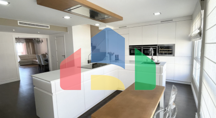 Светлый двухуровневый пентхаус с 2 спальнями и панорамным видом в Лос-Пакос, Фуэнхирола