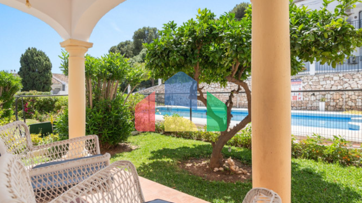 Очаровательная Квартира с Садом и 2 Спальнями с Видом на Бассейн в Сердце Торребланки