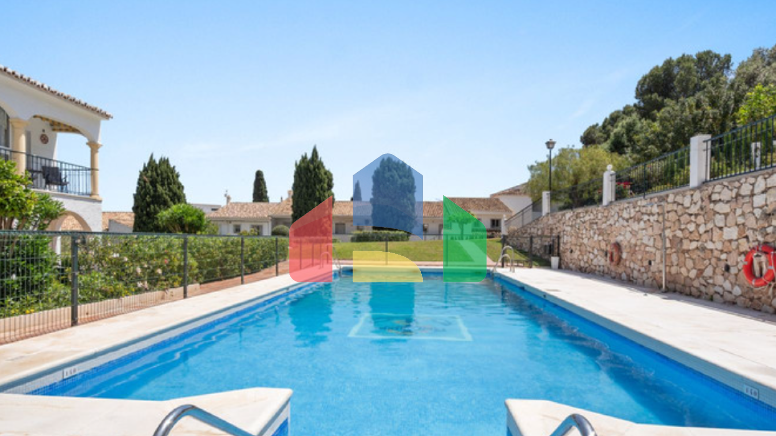 Очаровательная Квартира с Садом и 2 Спальнями с Видом на Бассейн в Сердце Торребланки