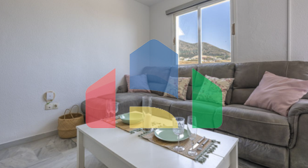 Просторная и светлая квартира с видом на море и горы в Торребланка