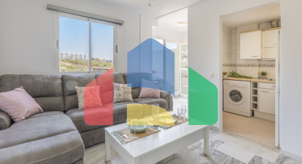 Просторная и светлая квартира с видом на море и горы в Торребланка