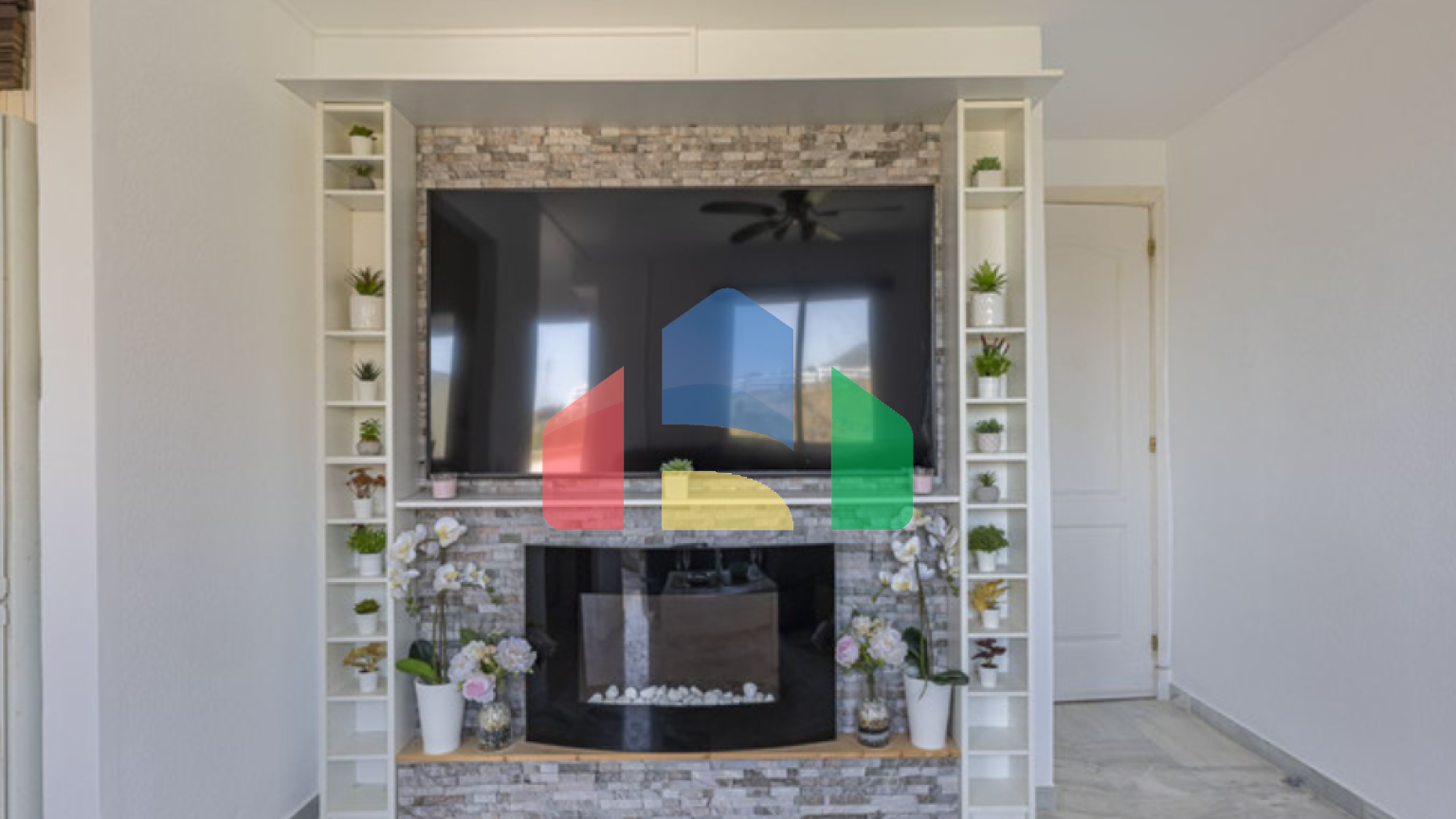 Просторная и светлая квартира с видом на море и горы в Торребланка