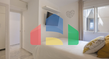 Просторная и светлая квартира с видом на море и горы в Торребланка