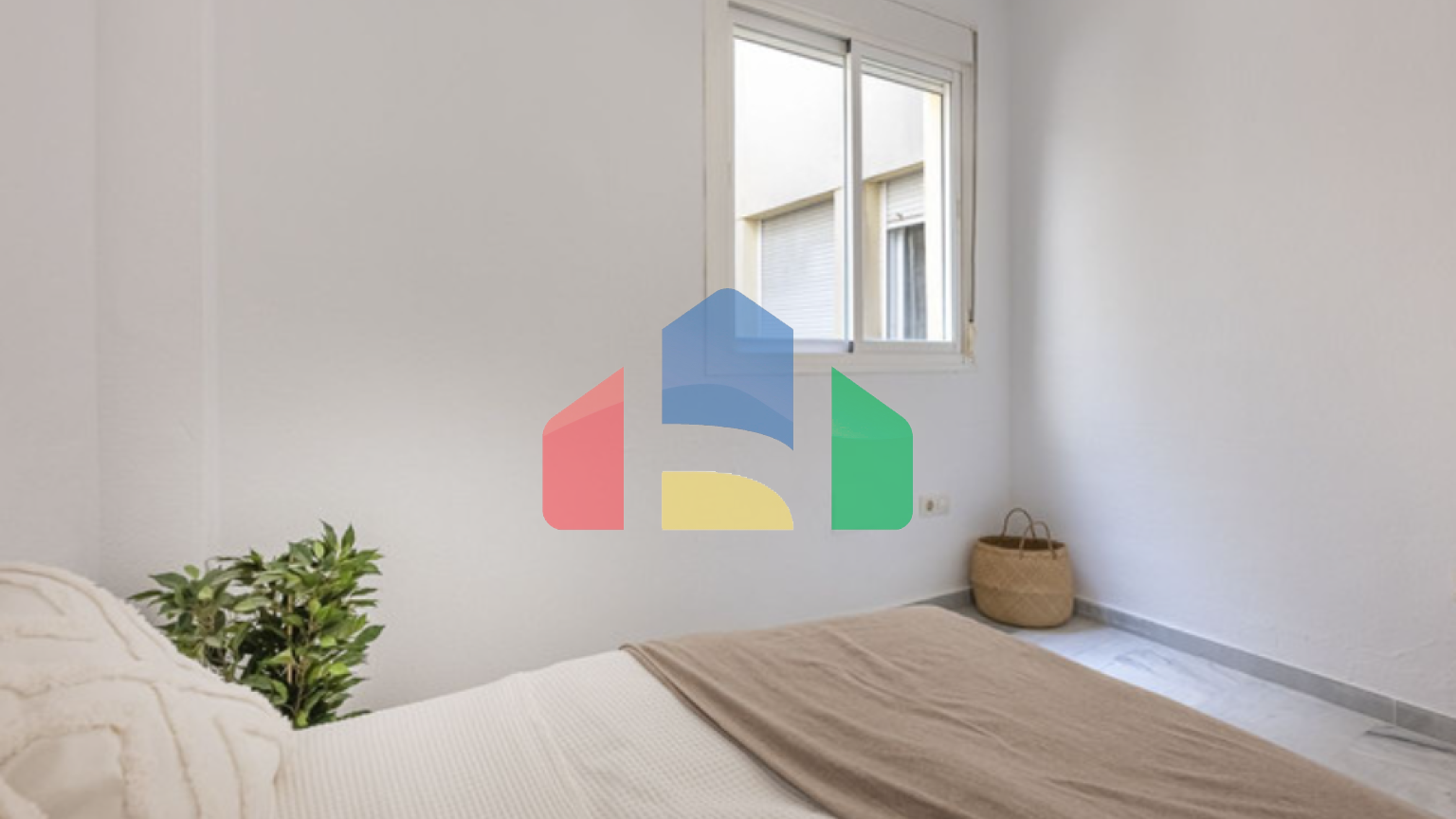 Просторная и светлая квартира с видом на море и горы в Торребланка