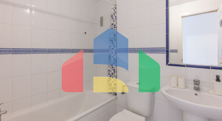 Просторная и светлая квартира с видом на море и горы в Торребланка