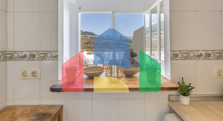 Просторная и светлая квартира с видом на море и горы в Торребланка