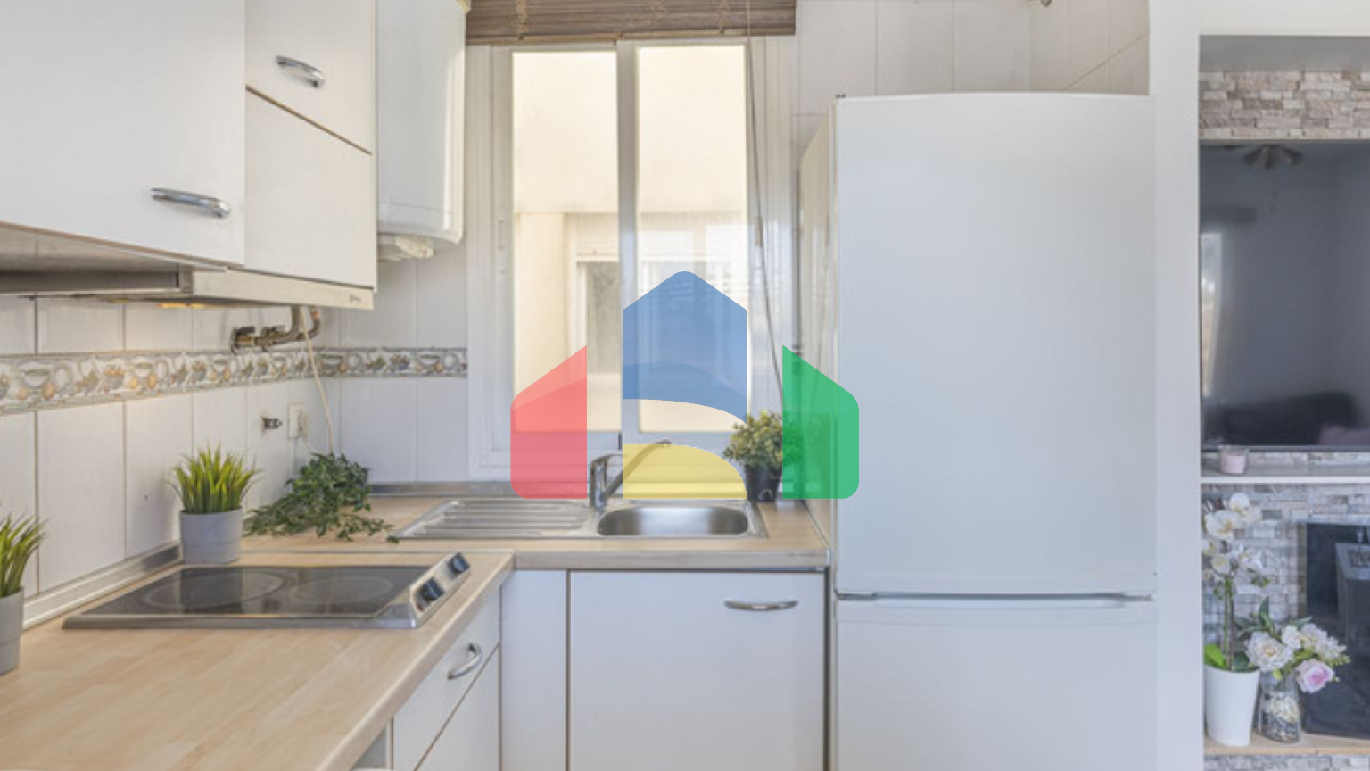 Просторная и светлая квартира с видом на море и горы в Торребланка