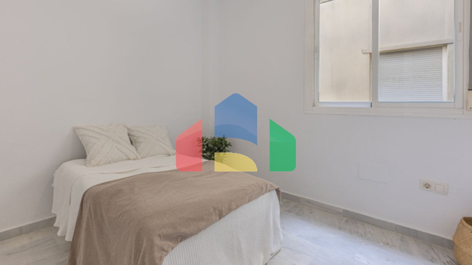 Просторная и светлая квартира с видом на море и горы в Торребланка